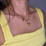 Collar con dije de marea dorada